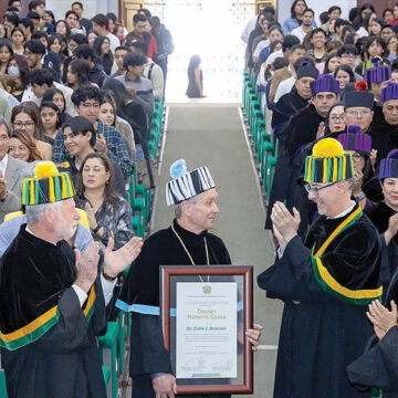 Entrega la UAEMéx el Doctorado Honoris Causa a Colin John Brauner