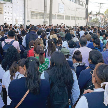 Siguen las protestas de trabajadores del sector salud por falta de medicamentos