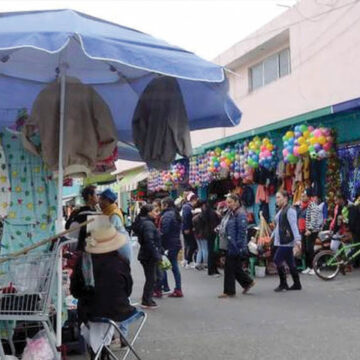 No cede el comercio informal en la zona de la terminal de Toluca