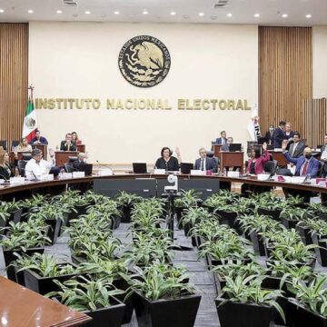 Entrega INE constancias a Senadores mexiquenses