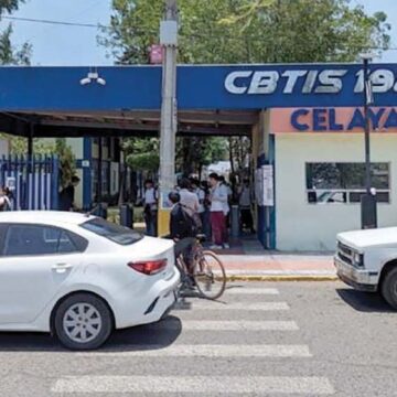 Se intoxican estudiantes en laboratorio del CBTIS 198 de Celaya, con amoníaco