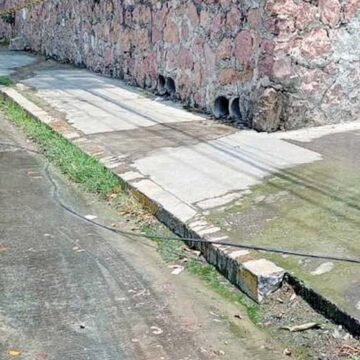 Cuartel militar vierte aguas negras a las calles de la colonia del PRI