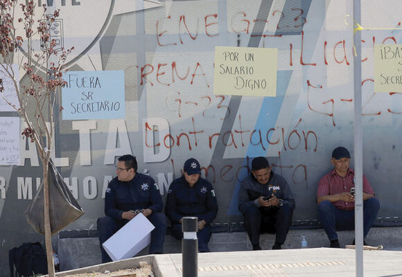 Por tercer día, mantienen agentes de la Guardia Civil plantón y bloqueo en el libramiento de Morelia