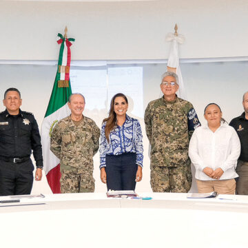 Mara Lezama revisa con el secretario de Marina la estrategia contra el sargazo en Quintana Roo