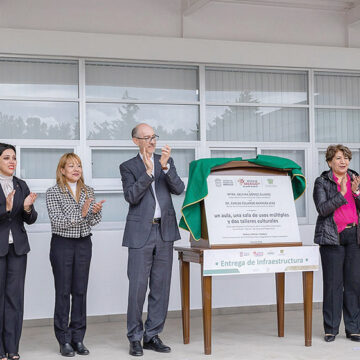 Delfina Gómez Álvarez y Carlos Eduardo Barrera Díaz colocaron la primera piedra del Centro Integral de Atención a Pequeñas Especies