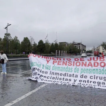 Exigen jubilados del ISSEMyM pagos de sus pensiones