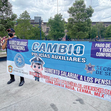 Se pronuncian policías auxiliares en una protesta en Toluca