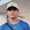 Firma Ezequiel Rivera, niño mexicano de 14 años, con los Dodgers