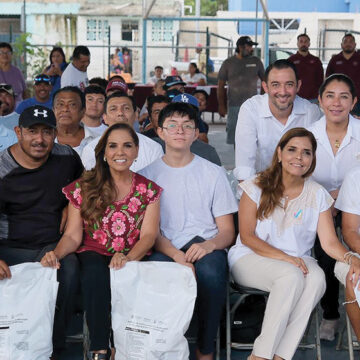 Mara Lezama entrega apoyos alimentarios a familias del sector pesquero Benito Juárez