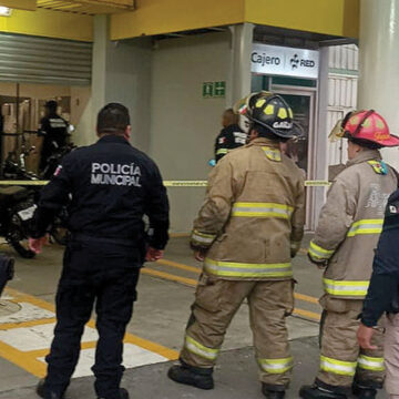 Sujeto amenaza con detonar explosivo en tienda de Metepec