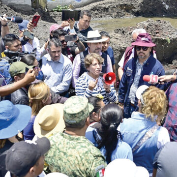 Trabaja duro Delfina Gómez para ayudar a los damnificados en Chalco