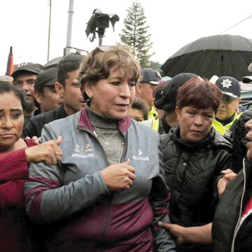 Se reúne Delfina Gómez con familias afectadas por las lluvias en Chalco