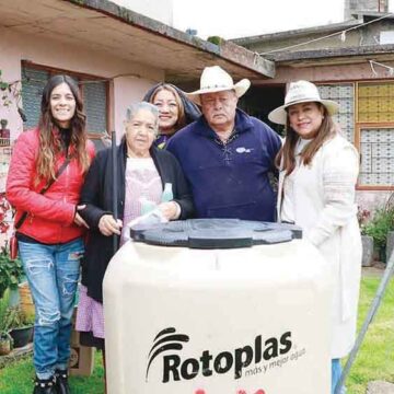 El Ayuntamiento de Lerma entrega tinacos a familias vulnerables