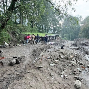 Se realiza un rescate más en la zona del derrumbe en el cerro de Jilotzingo