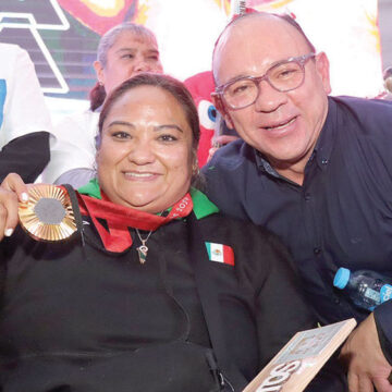 Reciben en Zinacantepec a Gloria Zarza, campeona paralímpica