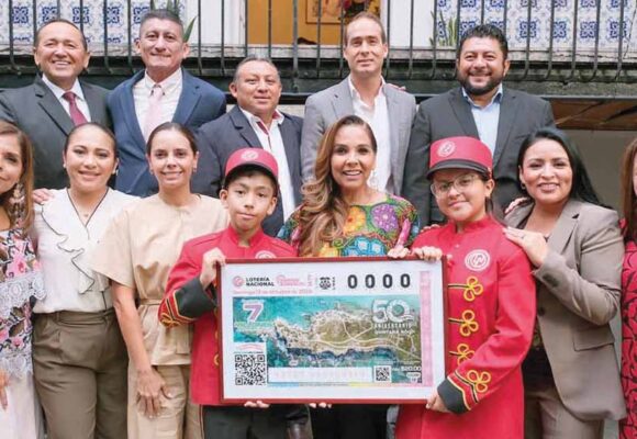 Mara Lezama devela billete de lotería conmemorando 50 años de Quintana Roo