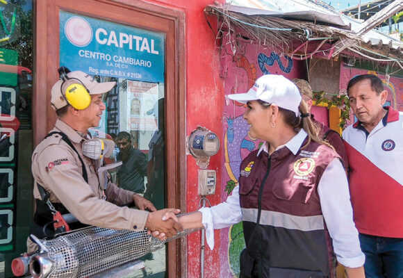 Mara Lezama supervisa acciones de ayuda a la población en Holbox