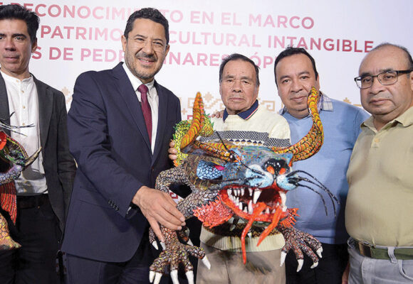 Martí Batres entregó reconocimientos a creadores de alebrijes