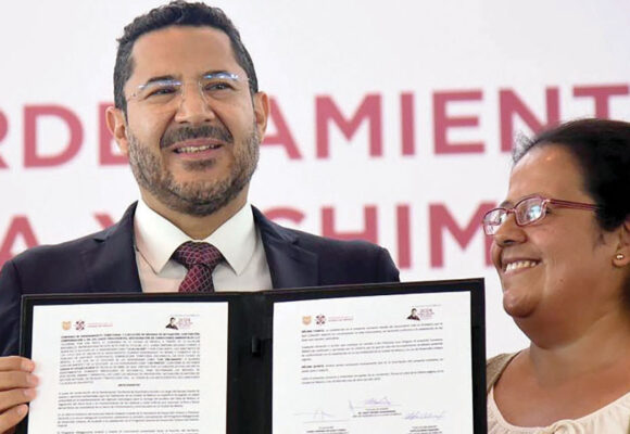 Firma Martí Batres los Convenios de Ordenamiento Territorial