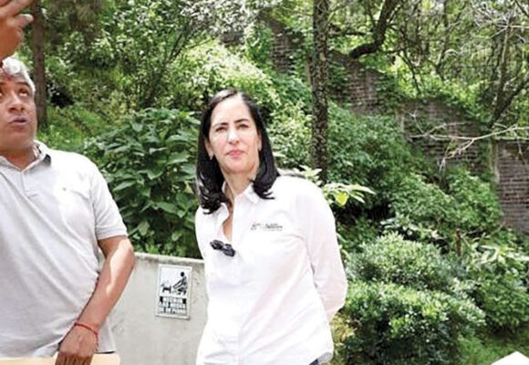 Lía Limón entrega captador de agua pluvial a la Unidad Habitacional real del Bosque