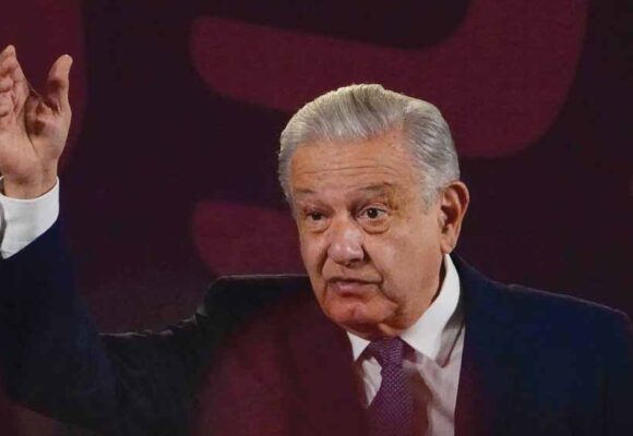 RENUNCIA LÓPEZ OBRADOR A SU MILITANCIA EN MORENA