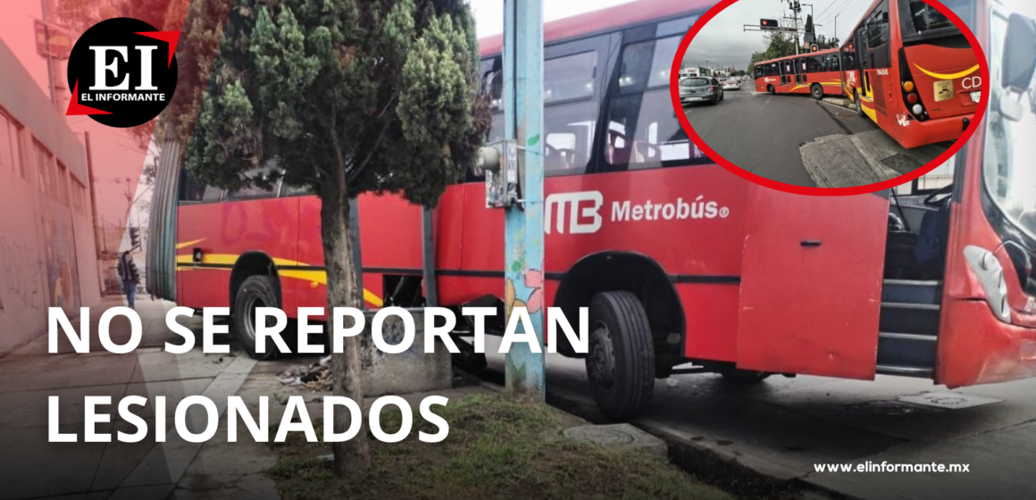  UNIDAD DEL METROBÚS CHOCA CONTRA UN POSTE 