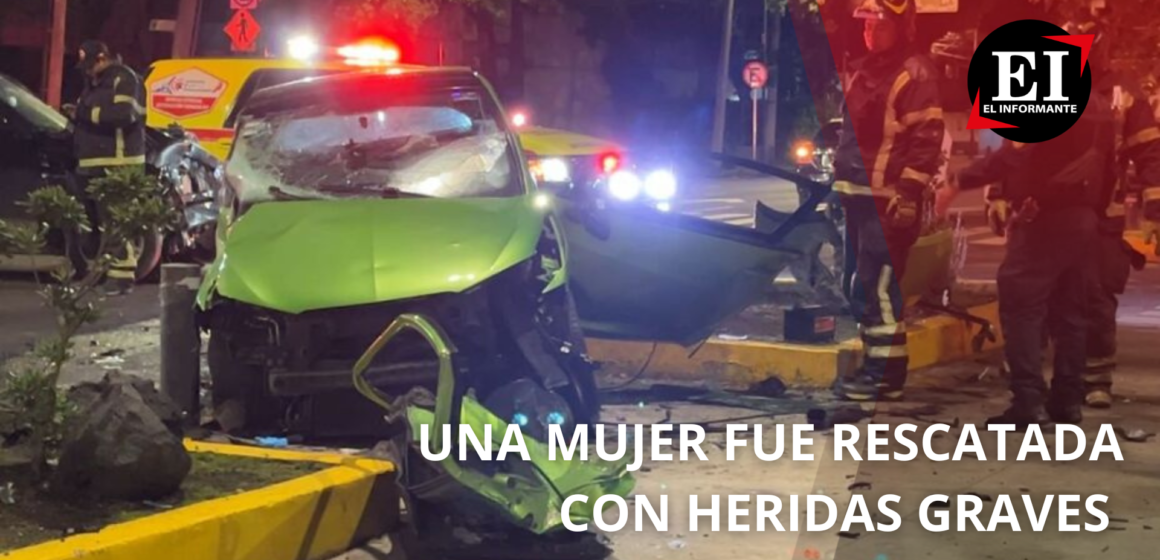 RESCATAN A UNA  MUJER DE UN AUTO TOTALMENTE DESTROZADO