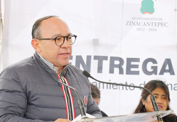 Entrega Manuel Vilchis drenaje sanitario en Zinacantepec