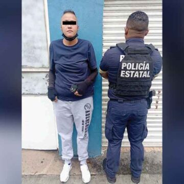 Policías recuperan un vehículo robado en Nezahualcóyotl