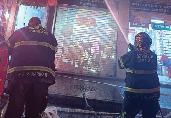 Se incendia bodega en la alcaldía Venustiano Carranza