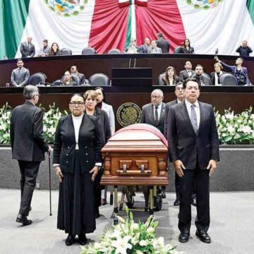 Asistió Delfina Gómez a homenaje póstumo de Ifigenia Martínez en el Congreso