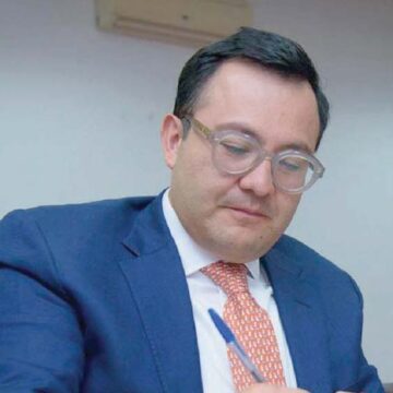 Semov firma convenio con transportistas del Valle de México