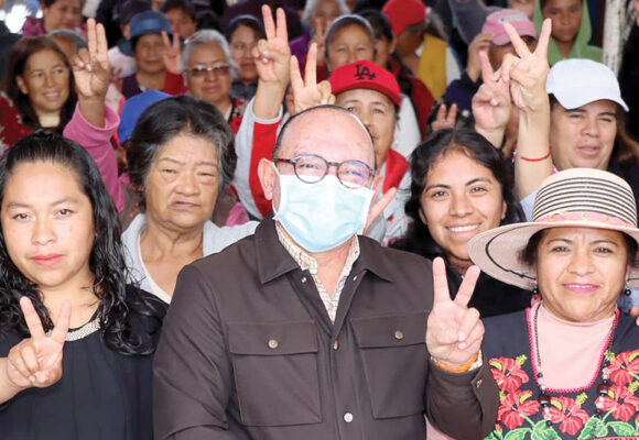 En Zinacantepec Manuel Vilchis entregó la pavimentación de la Calle Las Beatas