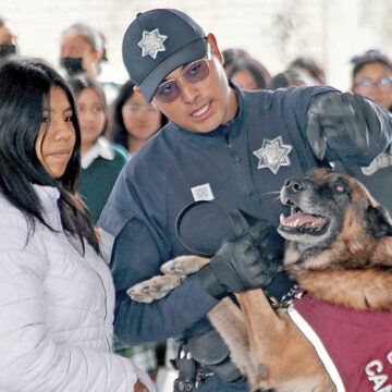 Utilizan a binomios caninos de la SSEM para fomentar la cultura de la paz en la comunidad escolar