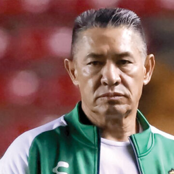 Nacho Ambriz deja de ser técnico del Santos Laguna