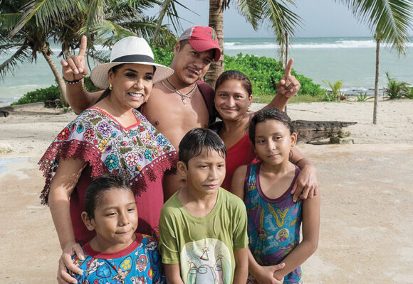 Se mantienen fuertes las actividades económicas en Chetumal tras paso de “Sara”: Mara Lezama